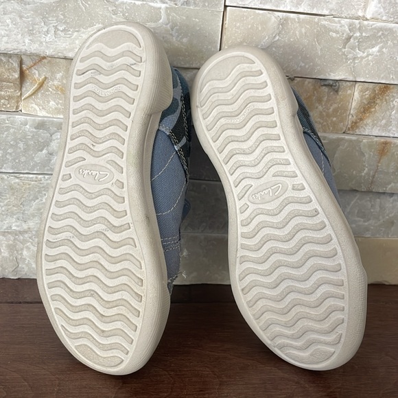 Clark’s shoes with Velcro - Picture 6 of 8